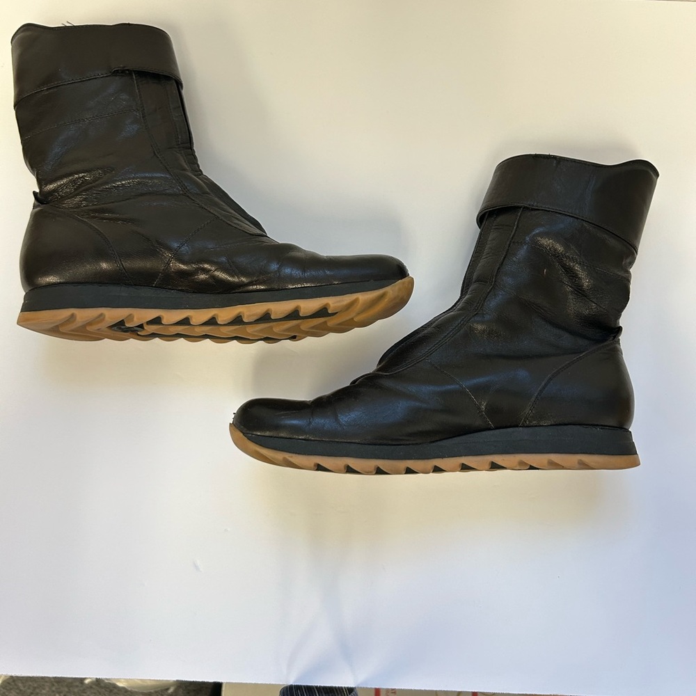 Casuccio and Scalera -Woman’s luxury Italian leather booties/ Size 38/ zip up
